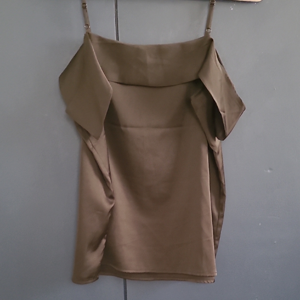 Elegant Black Off-Shoulder Top - Picture 4 of 4